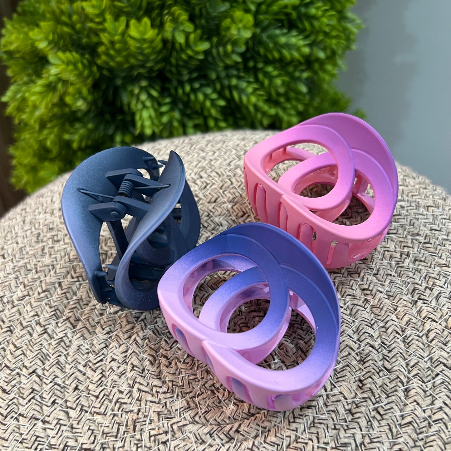 Matte Finish Claw Clip - Modern Round Design