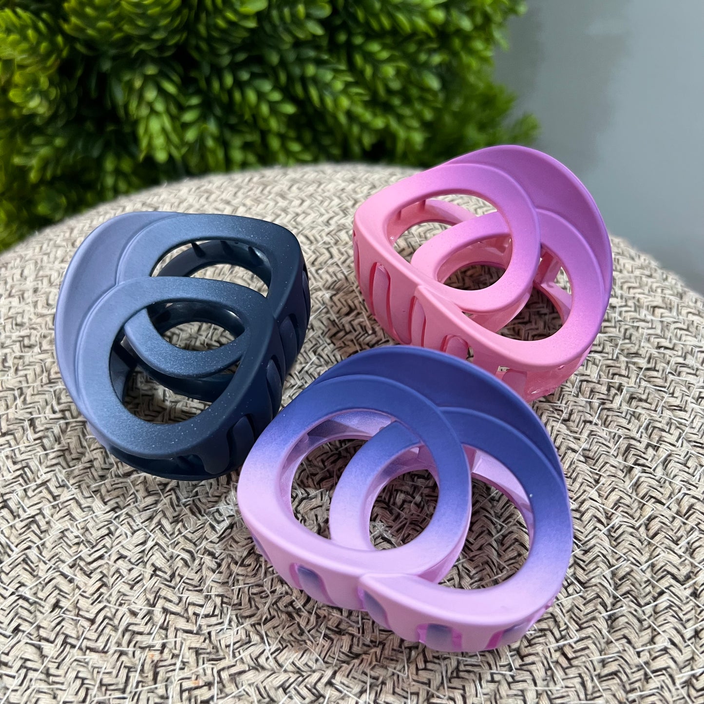 Matte Finish Claw Clip - Modern Round Design